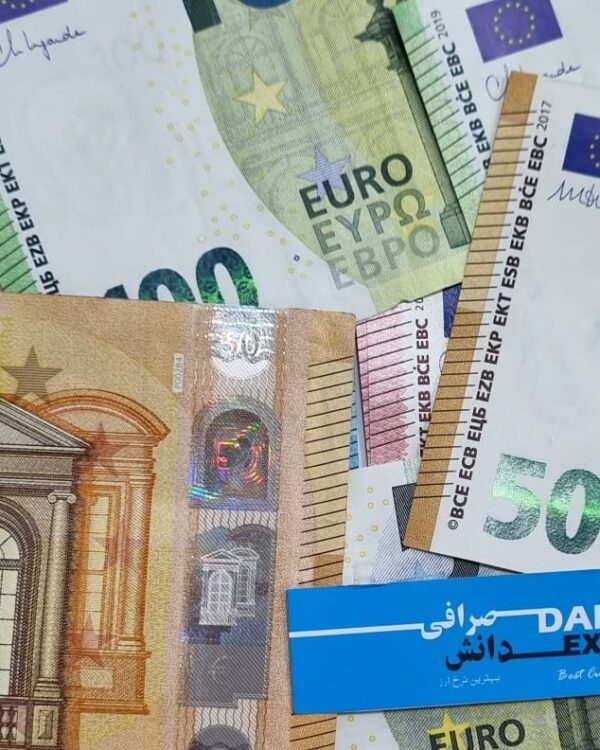 Euro banknotes in 10, 20, and 50‑euro denominations scattered together. Euro banknotes in 10, 20, and 50‑euro denominations scattered together.