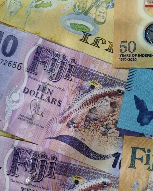Fijian 10‑dollar banknotes displayed in a grouped layout. Fijian 10‑dollar banknotes displayed in a grouped layout.