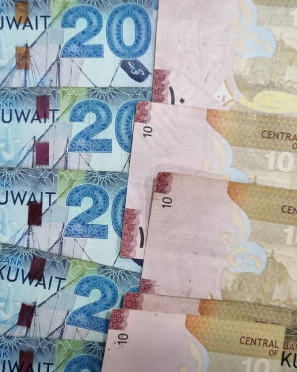 Kuwaiti banknotes in 10 and 20‑dinar denominations arranged together. Kuwaiti banknotes in 10 and 20‑dinar denominations arranged together.