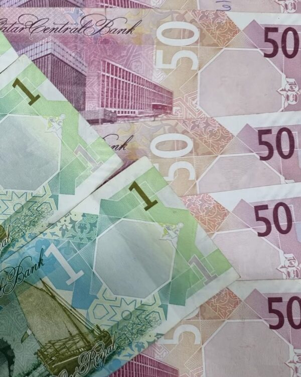 Qatari riyal banknotes in 1 and 50 riyal denominations arranged together. Qatari riyal banknotes in 1 and 50 riyal denominations arranged together.