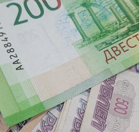 Russian 200‑ruble banknote surrounded by other ruble notes with a Danesh Exchange card below. Russian 200‑ruble banknote surrounded by other ruble notes with a Danesh Exchange card below.