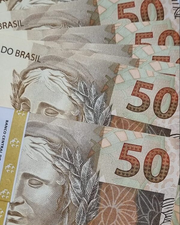 50 Brazilian real banknotes arranged in a fan layout. 50 Brazilian real banknotes arranged in a fan layout.