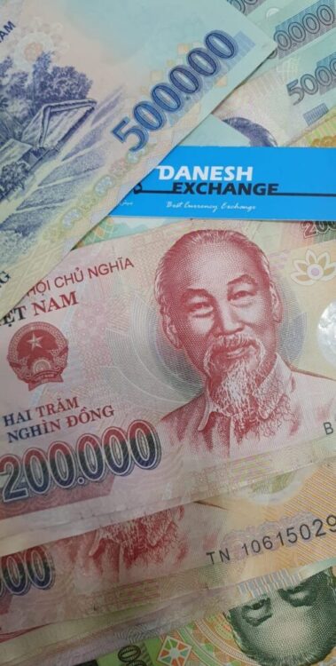 Vietnam 200000 and 500000 dong bank note with Danesh Exhange card. Vietnam 200000 and 500000 dong bank note with Danesh Exhange card.