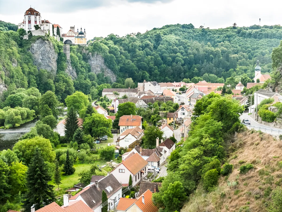 Send Money to Czech Republic with Danesh Exchange Send Money to Czech Republic with Danesh Exchange